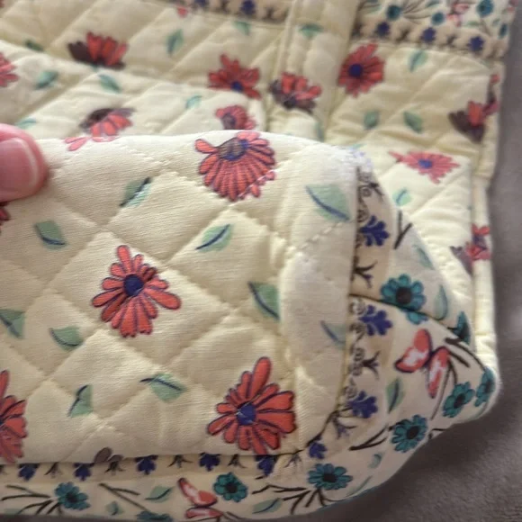 Yellow floral quilted purse - Picture 5 of 10